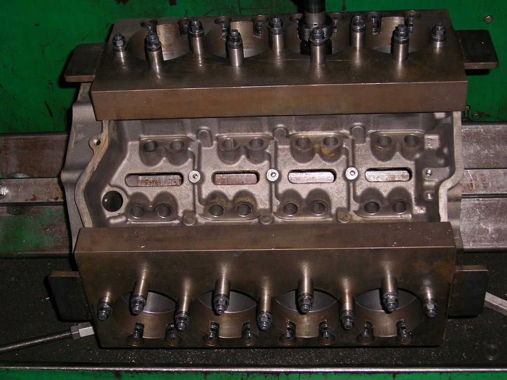 Dart SHP Chev 350-383 stroker block being torque plate honed